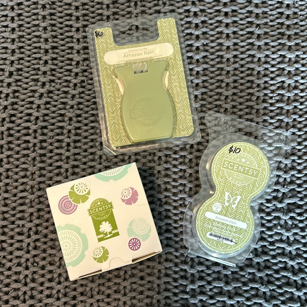 Scentsy | Mini Fan Diffuser & Scentsy Pods Bundle - NWT
